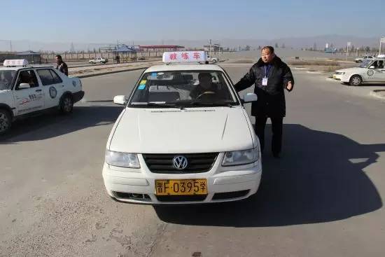 汽車陪練老師的辛苦誰懂？！99%的汽車陪練老師含著淚轉了